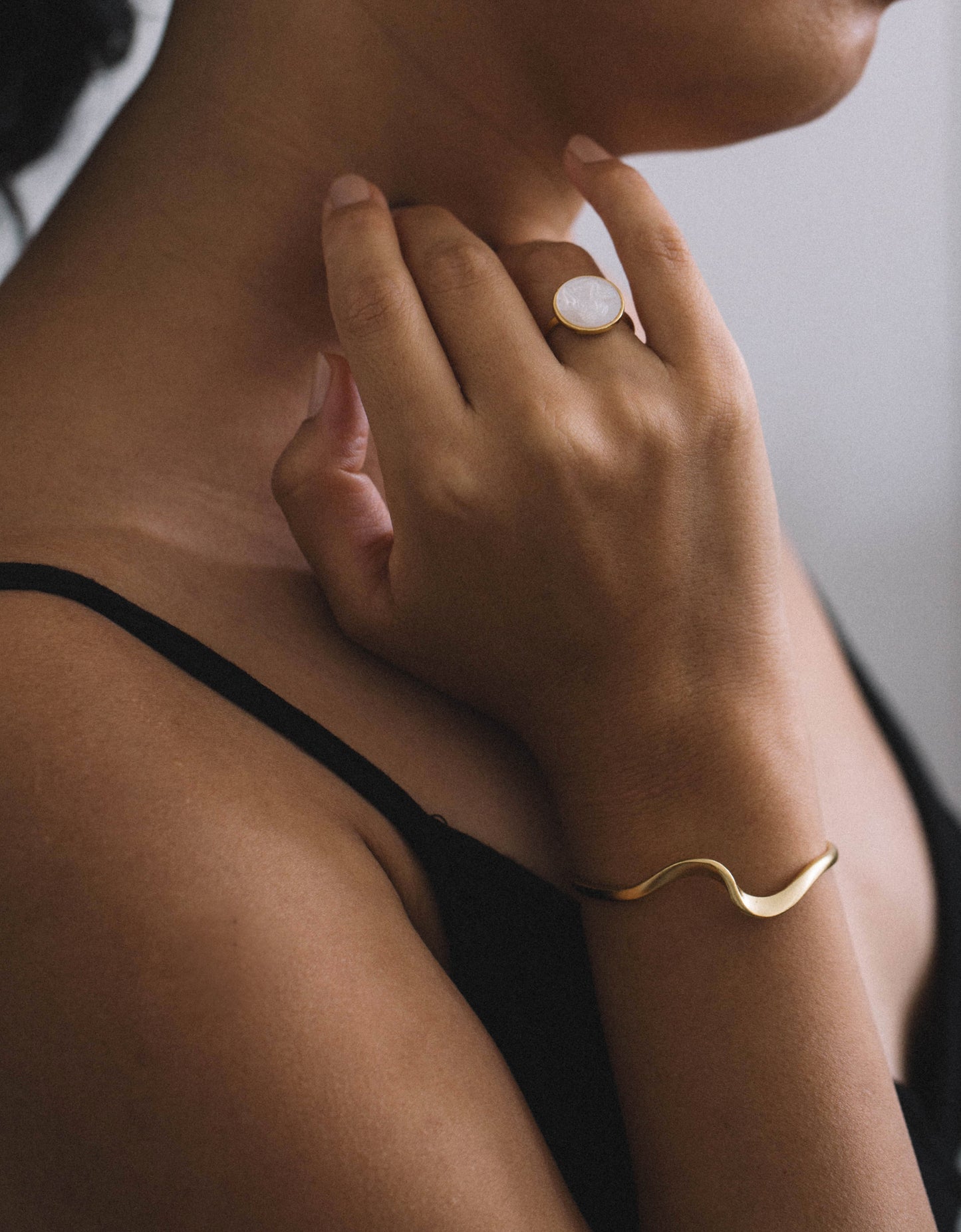 Cherub Embossed Circle Ring