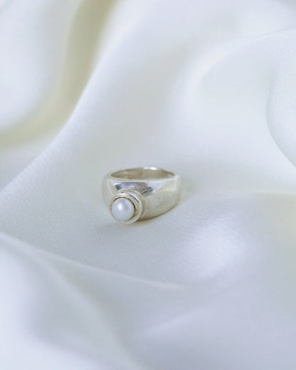 Pearl Chunky Ring